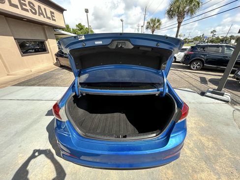 Used 2017 Hyundai Elantra SE FWD image 9