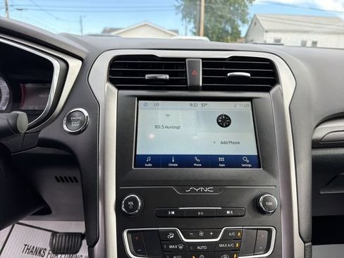 Used 2020 Ford Fusion SE FWD image 21