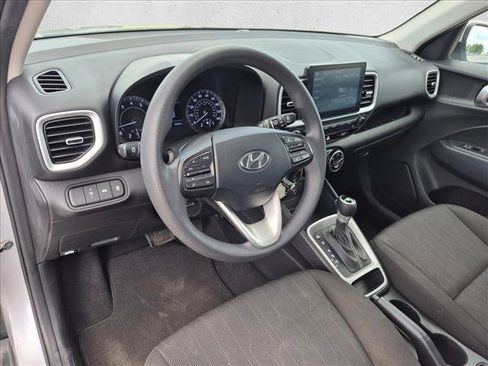Used 2021 Hyundai Venue SE FWD image 10