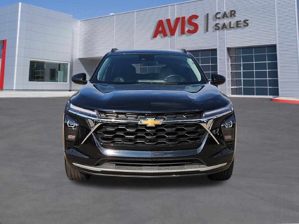 Used 2025 Chevrolet Trax LT w/ LT Convenience Package FWD image 2