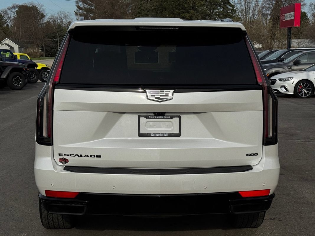 Used 2024 Cadillac Escalade Sport Platinum w/ LPO, ONYX Package AWD/4WD image 5