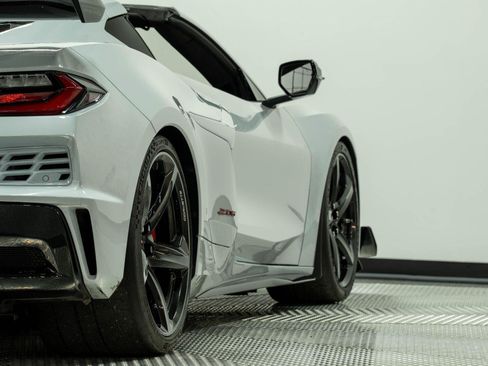 Used 2023 Chevrolet Corvette Z06 w/ Z07 Performance Package RWD image 31