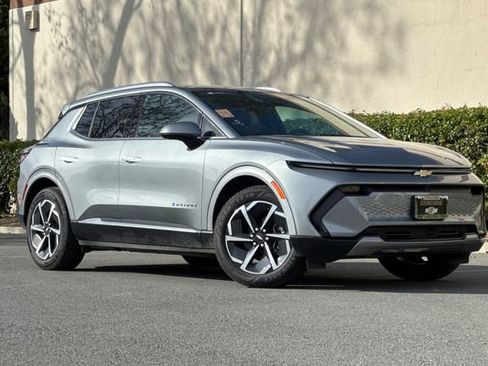 Certified 2024 Chevrolet Equinox EV LT image 2