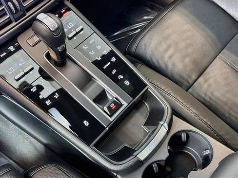 Certified 2026 Porsche Macan AWD/4WD image 19