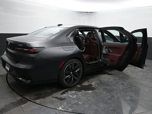 Used 2023 BMW 760i xDrive image 16