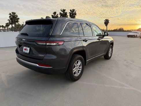 Used 2022 Jeep Grand Cherokee Laredo w/ Luxury Tech Group I image 3