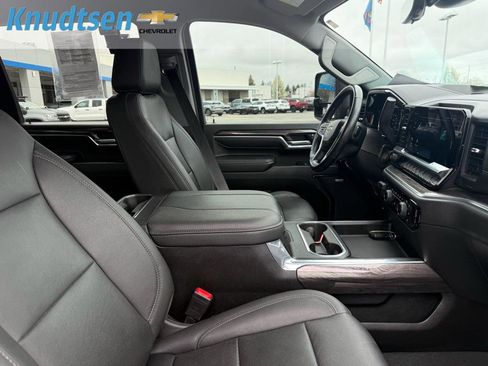 Used 2024 Chevrolet Silverado 3500 LTZ w/ LTZ Premium Package image 13