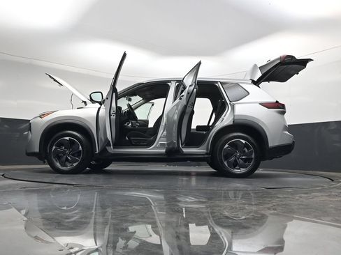 Used 2025 Nissan Rogue SV AWD/4WD image 44