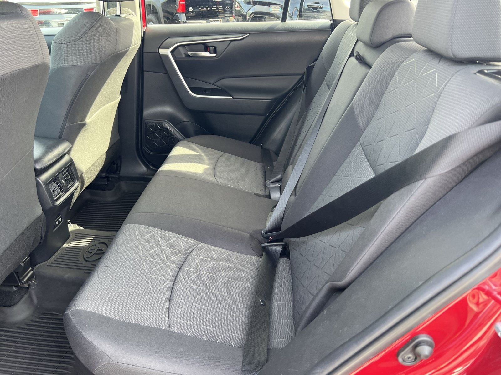 Used 2021 Toyota RAV4 XLE w/ Convenience Package AWD/4WD image 25