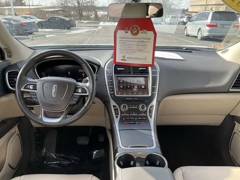 Used 2019 Lincoln Nautilus Select image 12