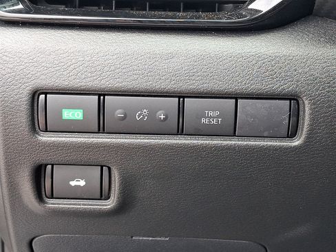 Used 2023 Nissan Sentra SR w/ SR Premium Package FWD image 23