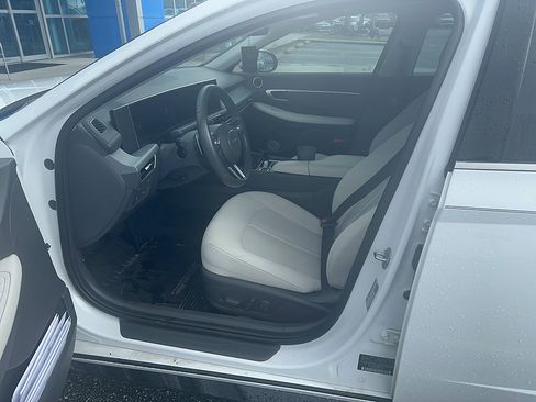 Used 2024 Hyundai Sonata SEL w/ Convenience Package FWD image 2
