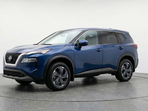 Used 2025 Nissan Rogue SV image 3