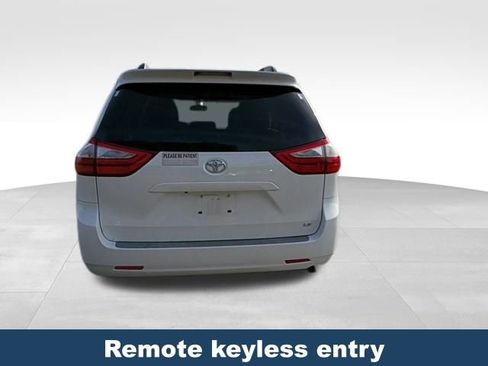 Used 2015 Toyota Sienna LE image 6