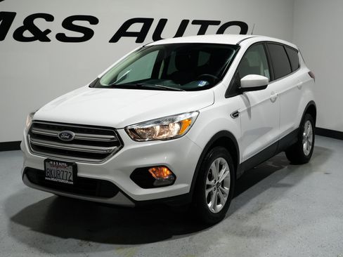 Used 2019 Ford Escape SE image 3
