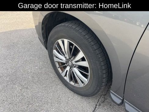 Used 2018 Nissan Pathfinder SV image 10