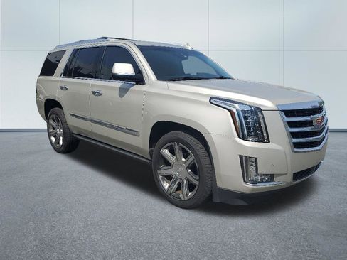Used 2016 Cadillac Escalade Premium AWD/4WD image 4