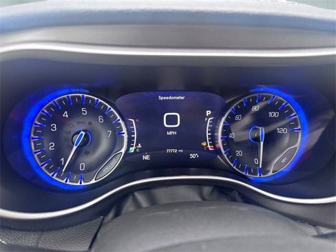 Certified 2023 Chrysler Pacifica Touring-L image 15