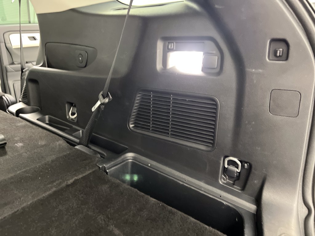 Used 2025 Ford Explorer Active AWD/4WD image 45