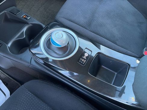 Used 2016 Nissan Leaf SV w/ Premium Package image 37