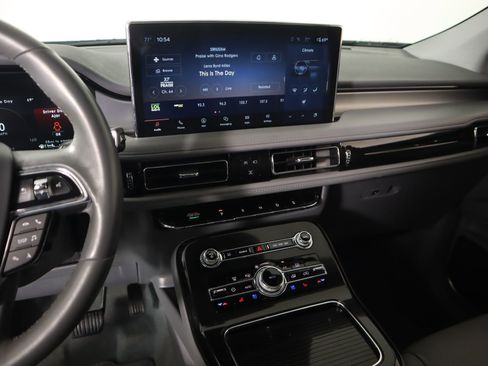 Used 2022 Lincoln Nautilus Reserve w/ Equipment Group 201A image 5