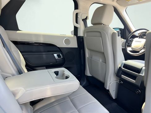 Used 2020 Land Rover Discovery SE AWD/4WD image 25