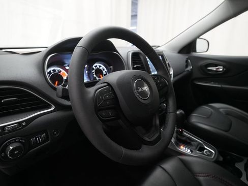 Used 2022 Jeep Cherokee Trailhawk w/ Comfort/Convenience Group AWD/4WD image 8