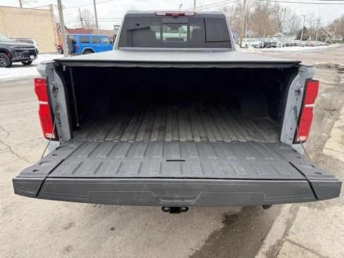 Used 2025 Chevrolet Silverado 2500 ZR2 w/ Technology Package image 14