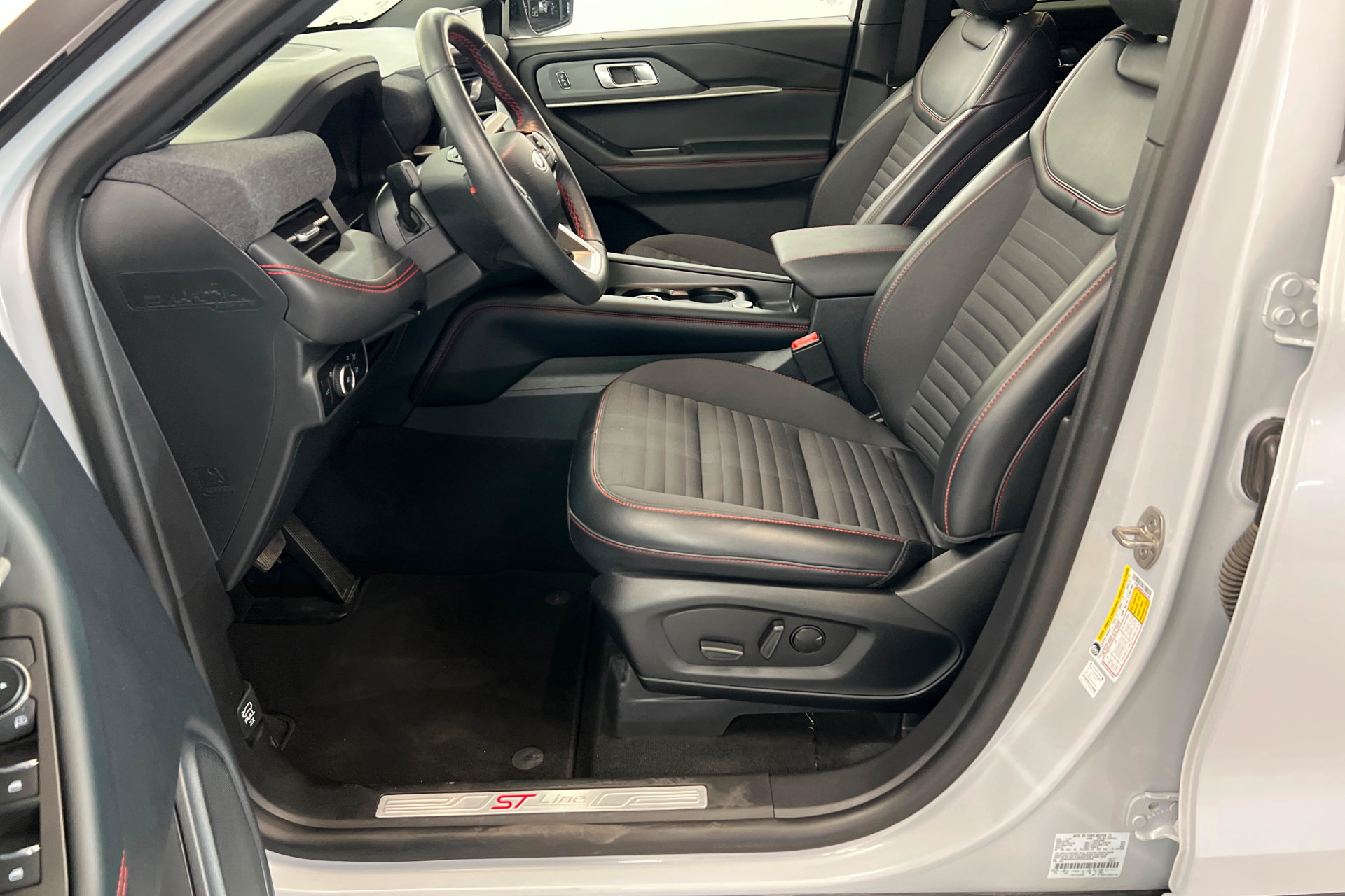 Used 2026 Ford Explorer ST-Line AWD/4WD image 17