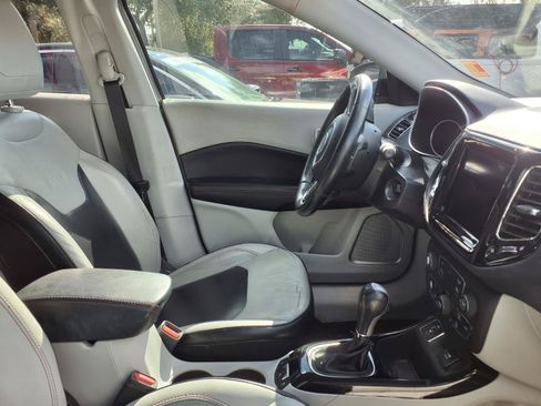 Used 2018 Jeep Compass Limited w/ Navigation Group FWD image 4