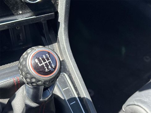 Used 2017 Volkswagen GTI SE FWD image 26