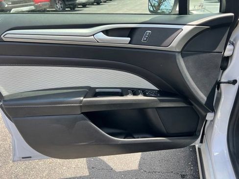 Used 2020 Ford Fusion SE w/ Equipment Group 151A FWD image 25