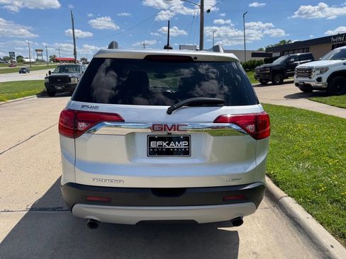 Used 2019 GMC Acadia SLT image 4