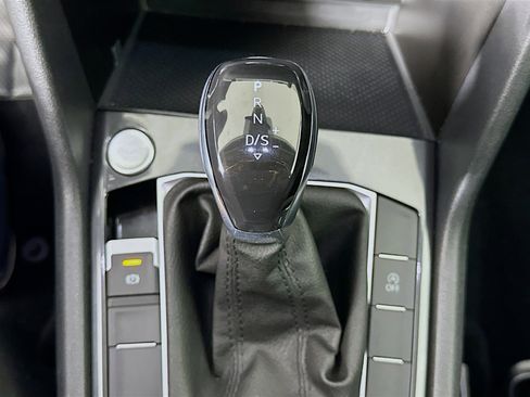 Used 2024 Volkswagen Tiguan Wolfsburg Edition image 24