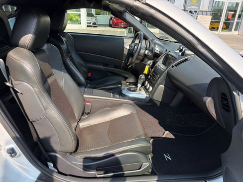 Used 2006 Nissan 350Z Grand Touring RWD image 8