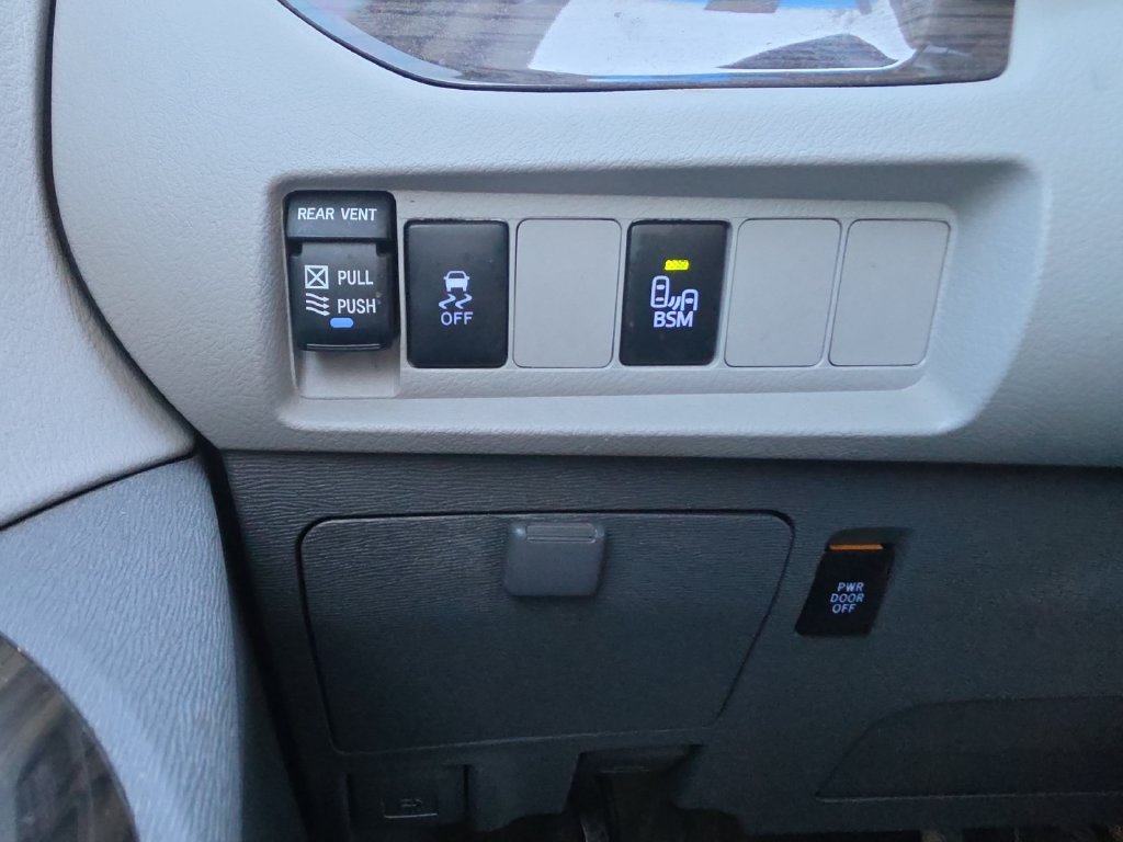 Used 2017 Toyota Sienna XLE FWD image 19