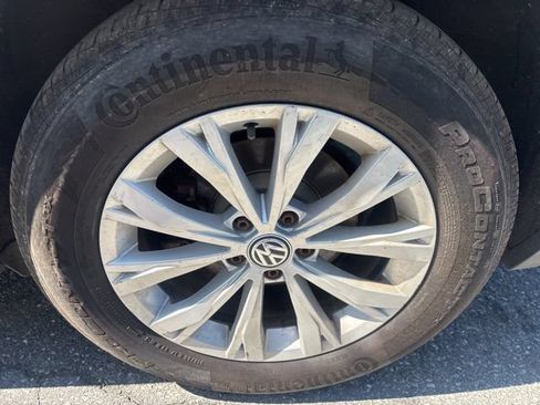 Used 2018 Volkswagen Tiguan SE AWD/4WD image 18