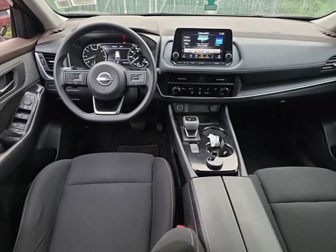 Used 2023 Nissan Rogue S AWD/4WD image 3
