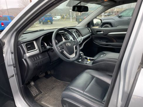 Used 2016 Toyota Highlander XLE image 10