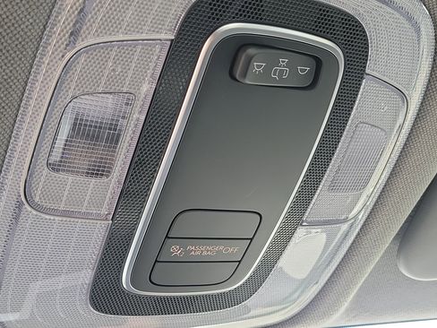 Certified 2025 Hyundai Elantra SE image 17