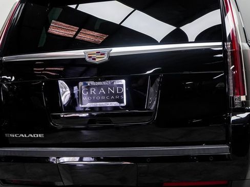 Used 2019 Cadillac Escalade Luxury image 13