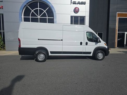 Used 2025 RAM ProMaster 3500 w/ Convenience Group image 7