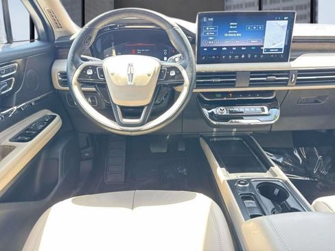 Certified 2025 Lincoln Corsair Reserve AWD/4WD image 13