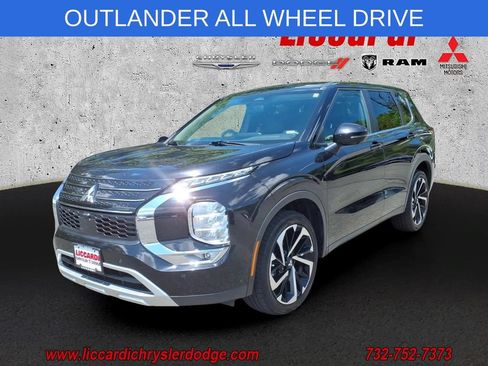 Used 2024 Mitsubishi Outlander AWD image 3