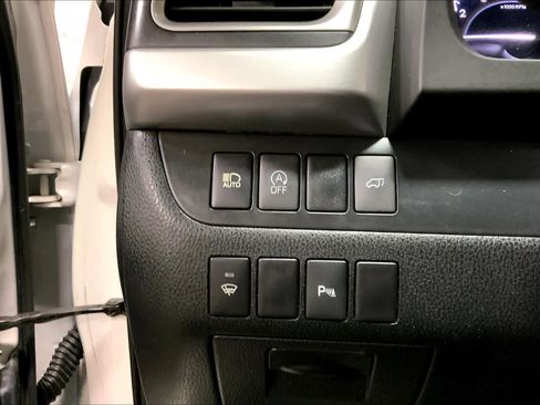Used 2017 Toyota Highlander Limited AWD/4WD image 34
