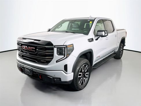 Used 2025 GMC Sierra 1500 AT4 w/ Technology Package AWD/4WD image 4