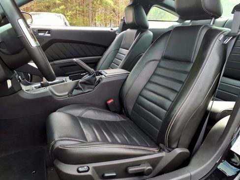 Used 2010 Ford Mustang GT RWD image 17
