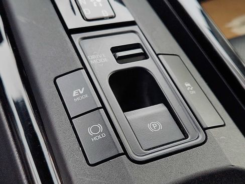 Used 2023 Toyota Prius XLE image 24