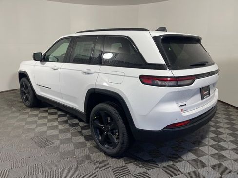 New 2025 Jeep Grand Cherokee Limited w/ Black Appearance Package image 4