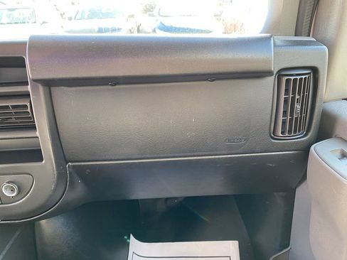 Used 2017 Chevrolet Express 3500 image 22